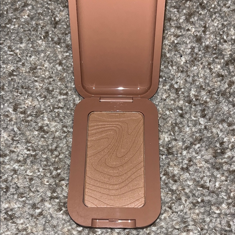 NYX Buttermelt Bronzer Compact - Picture 3 of 3